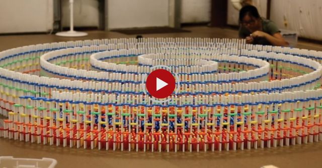 The Amazing Triple Spiral (15,000 Dominoes)