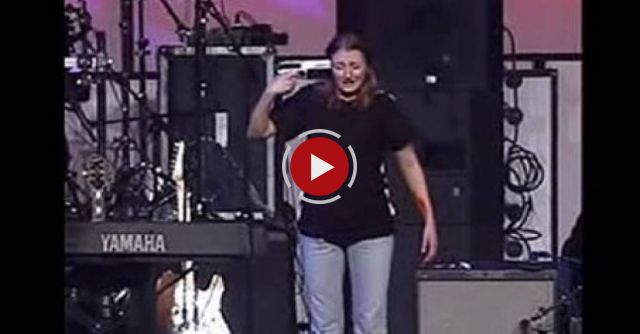 23 million people watched this happen on stage - when I saw who’s standing behind her, CHILLS