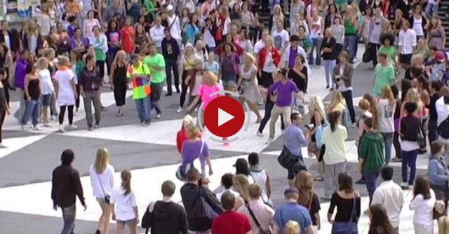The lady in pink starts moving and the people of Stockholm get the best surprise
