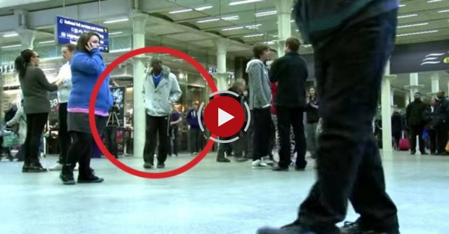 A man walks through the crowd at the station, but a few seconds later ... It's show time !