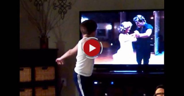 Look at this child dancing while watching the final scene of dirty dancing: impressive !