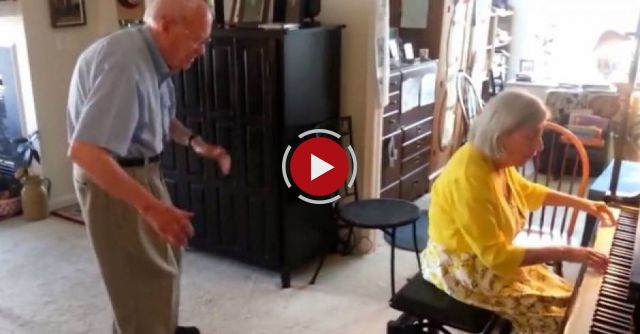 When She Started Playing The Piano, Her Husband Did Something Too Cute For Words